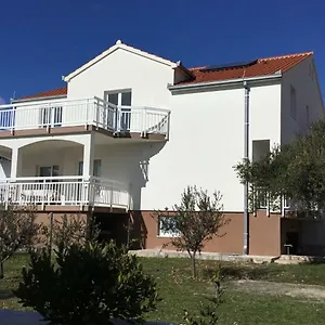 https://apartments-villa-sophia.hotels-in-trogir.com